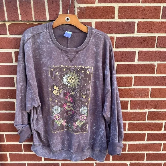 Graphic Sweatshirt - Picture 1 of 2